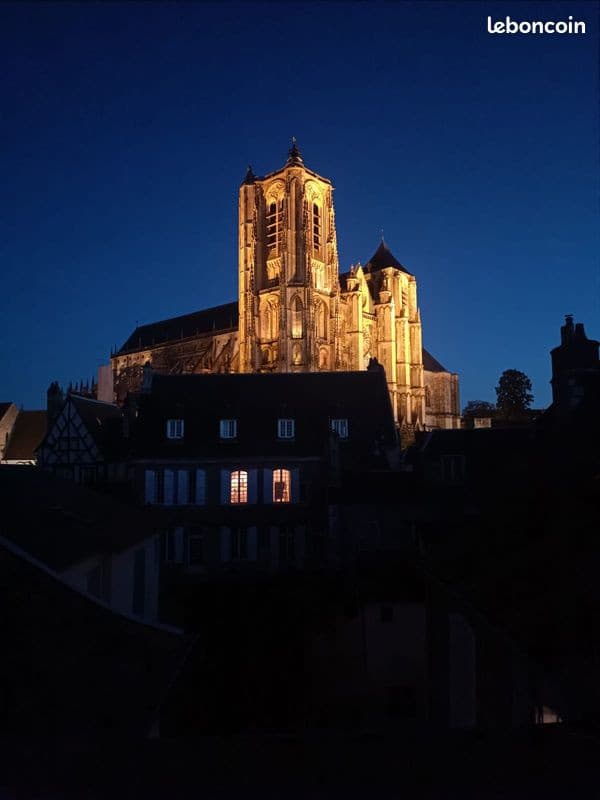T2 Meublé Hyper centre Cathédrale atypique