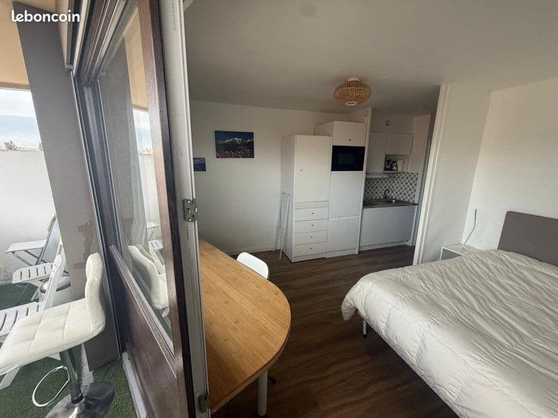 Studio meublé devant le tram disponible immédiatement