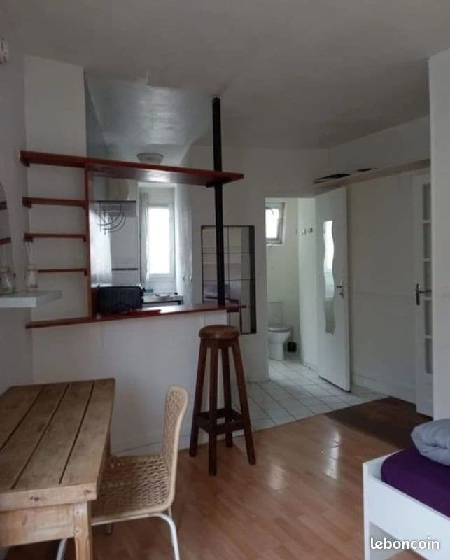 Studio 18 meuble avec balcon proche tram