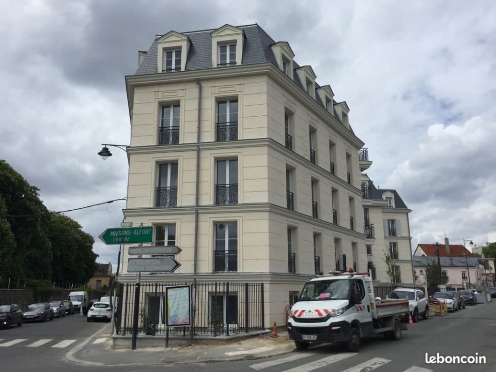 Grand Studio à 900m du métro Les Juilliottes
