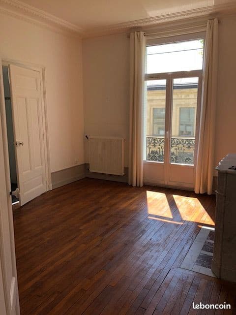 T3 85m2, hyper centre, balcon, 1100 charges comprises