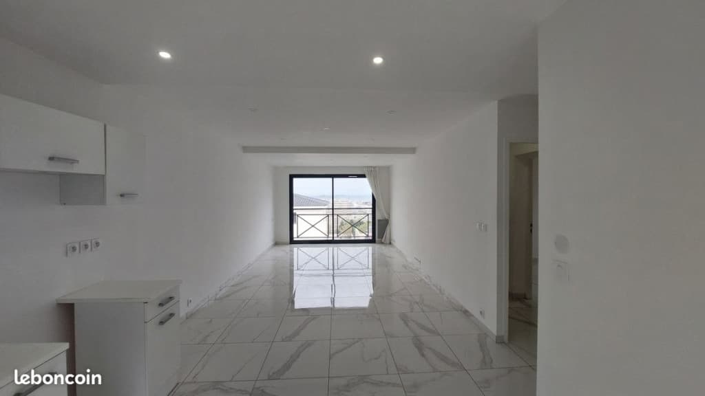 Location appartement T3 récent avec terrasse, vue mer