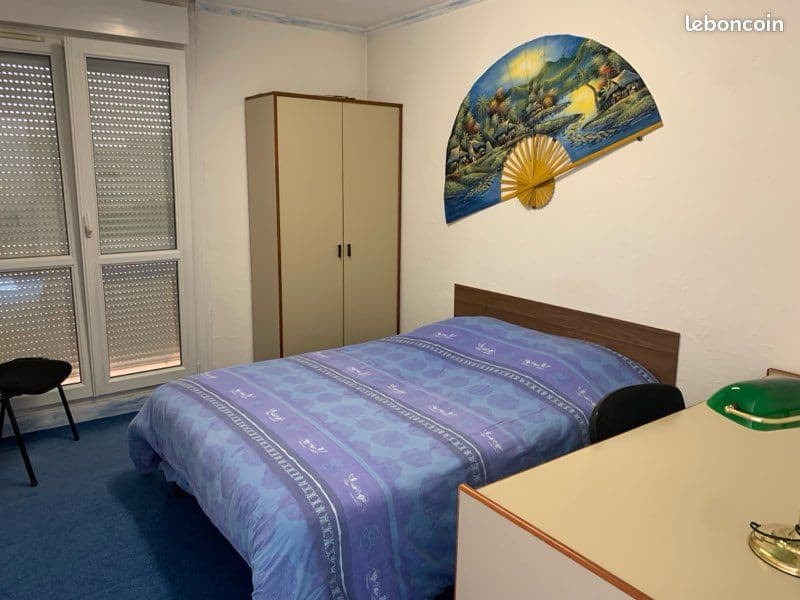 Chambre meublée
