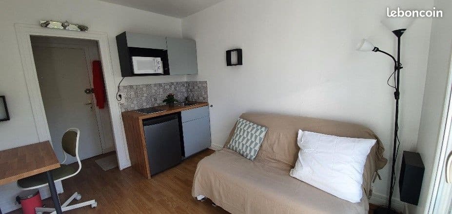 Studio meublé 12 m2 Versailles 5 minutes lycée HOCHE UVSQ