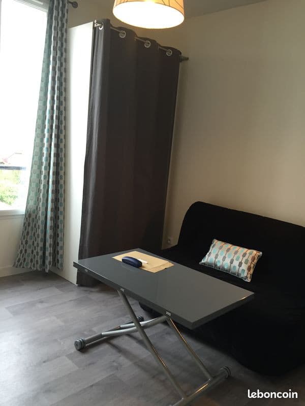 1 min RER A, Studio meublé