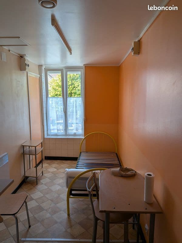 Loue chambre meublée centre ville Calais