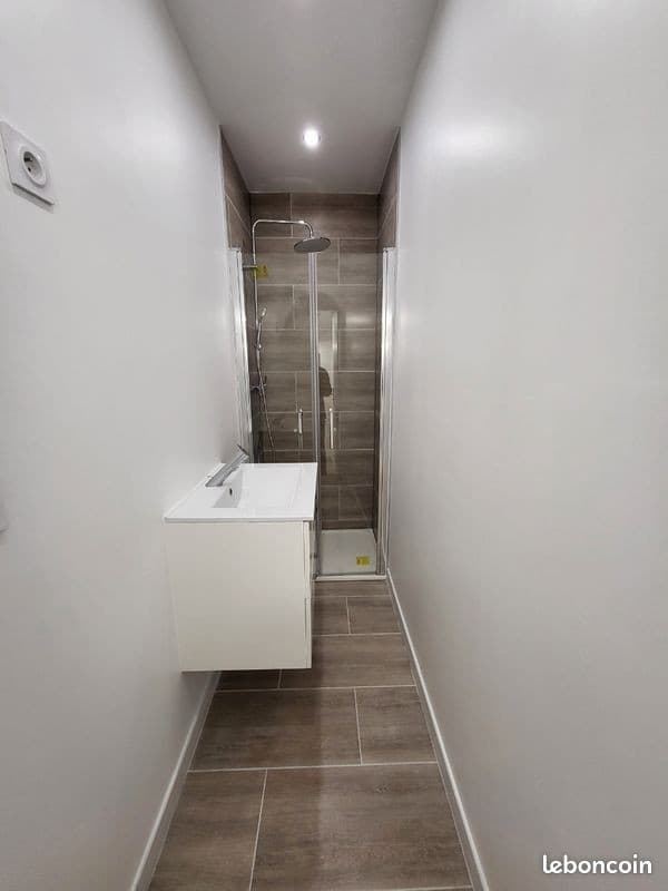 Studio Meublé indépendant avec mezzanine-Drancy 15 minutes metro 7/ RER B