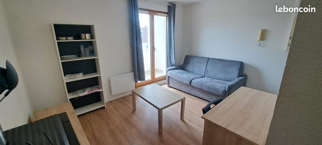 Studio meublé avec balcon