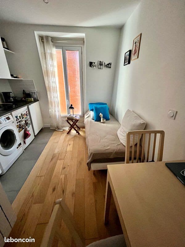 Studio meublé rénové – 13 m² – Paris 18e – 570 /mois