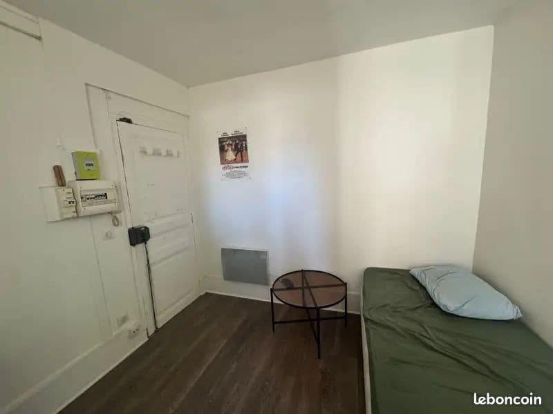 Location Studio 11 m² à Belleville Paris