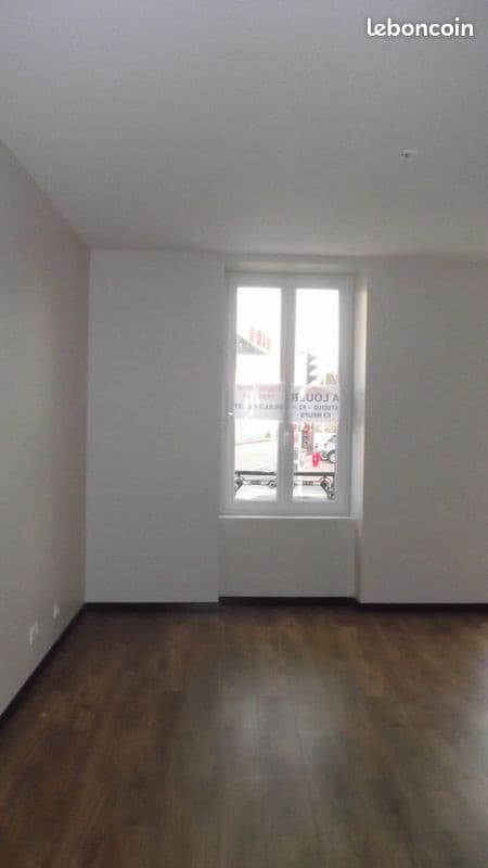 F3 2 chambres face isat