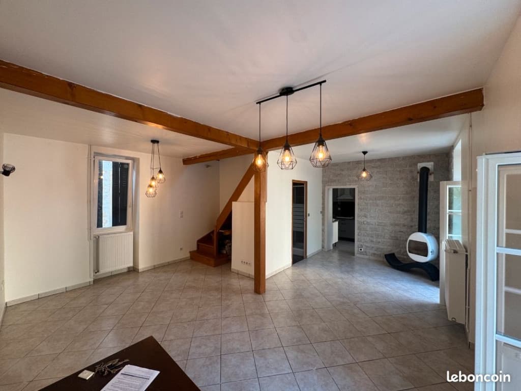 Nevers maison à louer au bord de la loire