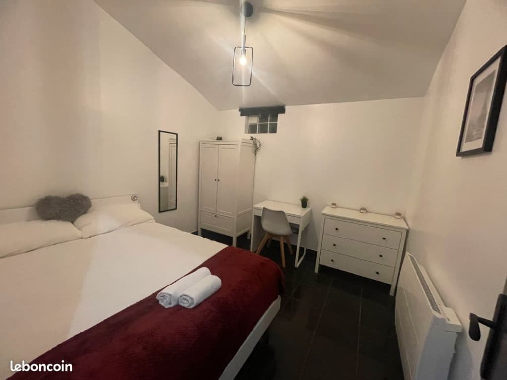Maisonnette Appartement Entièrement Meublé Moderne T2 38m2 + Parking au Calme en zone pavillonnaire à Corbeil 91