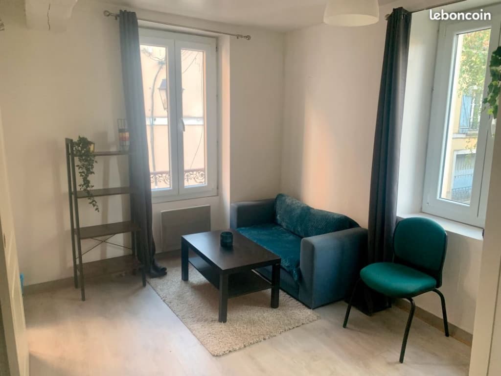 Studio refait à neuf – Hyper-centre Corbeil-Essonnes – Gare RER D à 6 min à pied