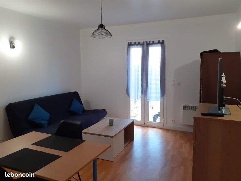 Studio meublé avec terrasse privative et parking