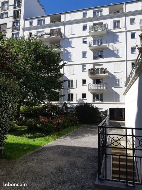 2 pièces meublé calme et lumineux avec parking