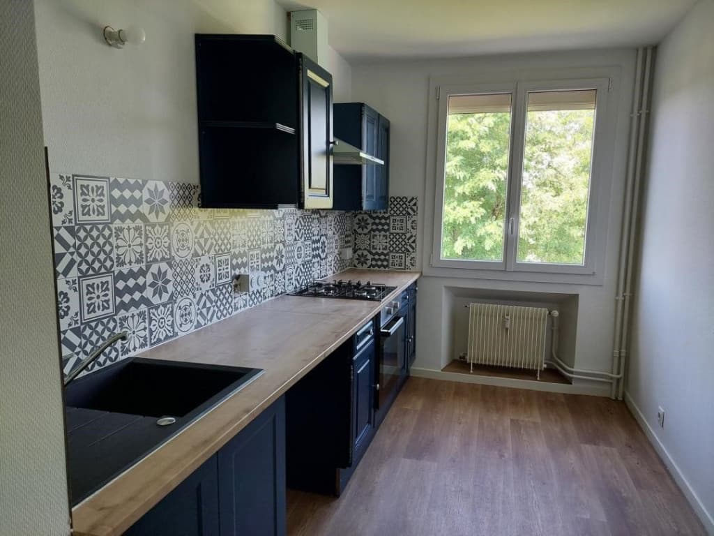 AUXERRE- bel appartement F3 de 60m² dans résidence avec ascenseur ,refait entièrement à neuf