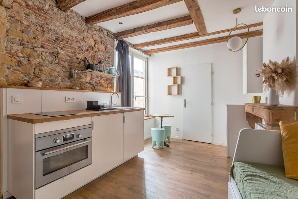 Studio meublé de caractère – Place Saint-Paul, Lyon 5ème