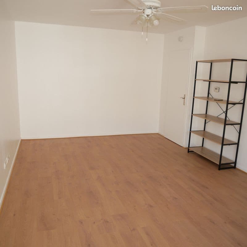 Studio non meublé 36 m² à louer – Épinay-sur-Seine – Parking inclus