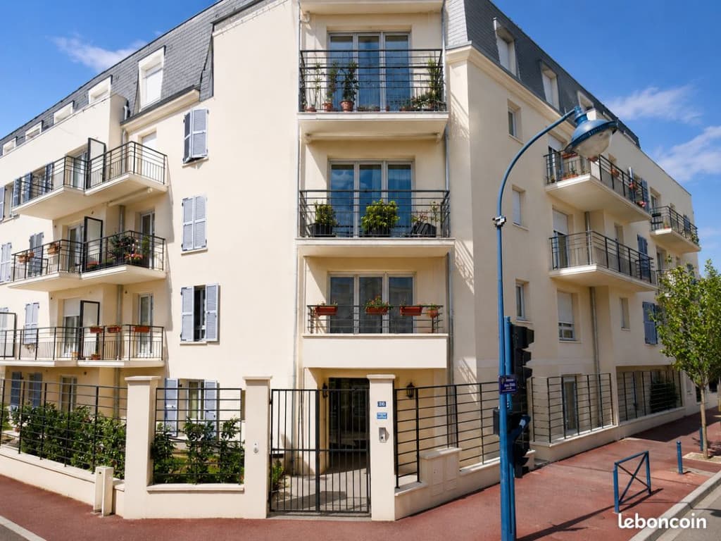 F2 40 m² avec balcon, parking sécurisé – Gare SNCF à 8 min à pied – Direct propriétaire