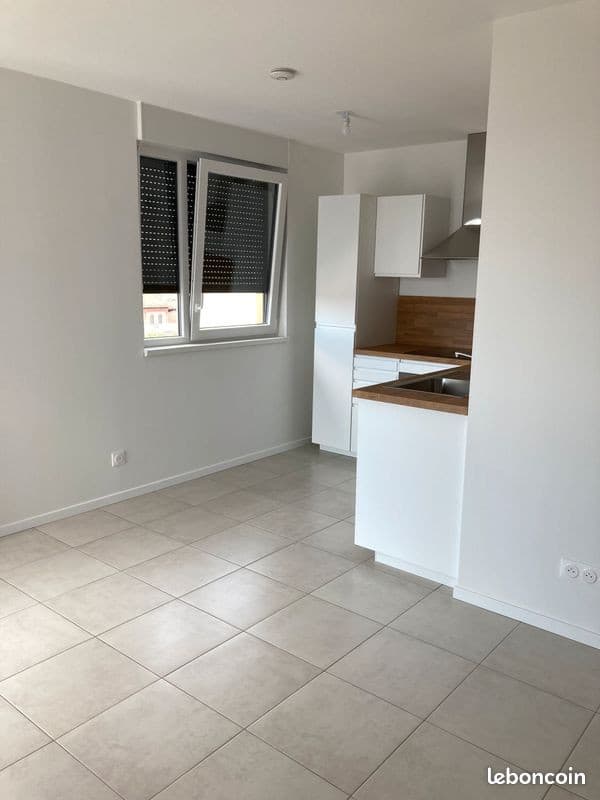Appartement 2 pièces 42m² + balcon 8m² + parking sécurisé