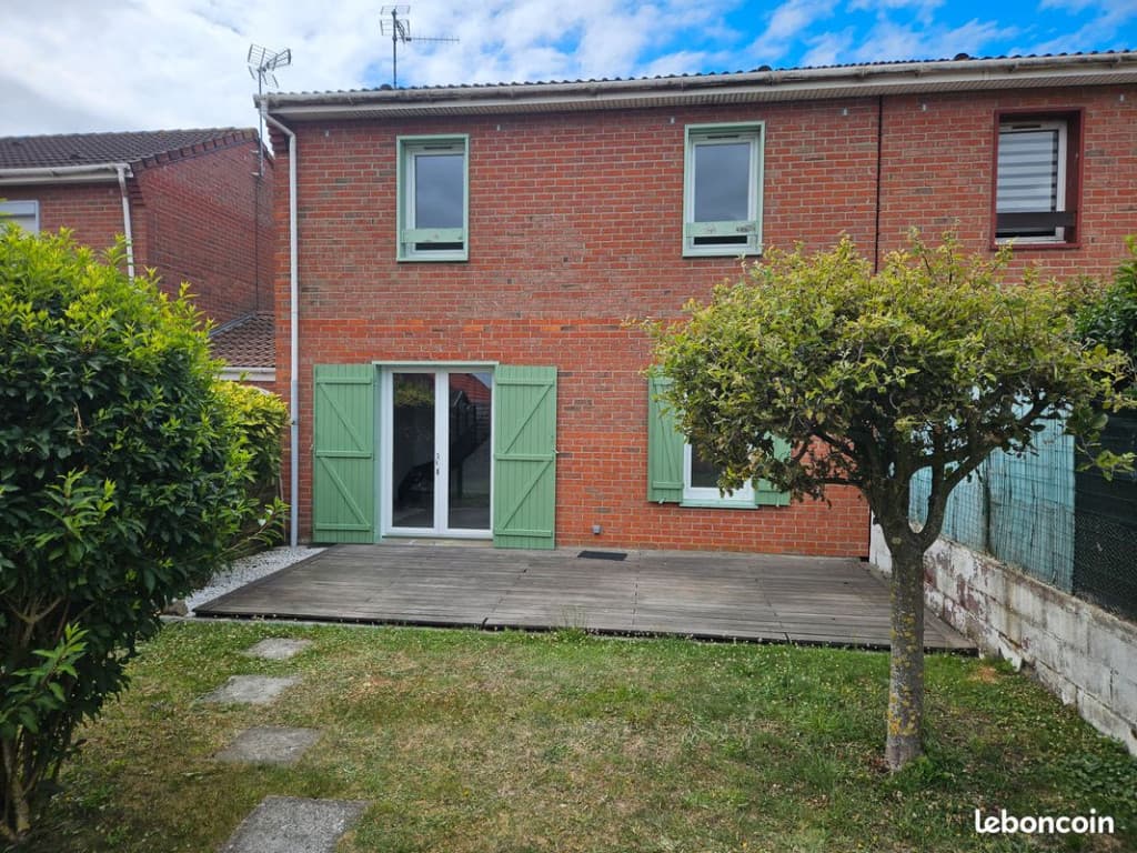 Maison de 77 m² avec garage de 15 m² située à Lieu-Saint-Amand