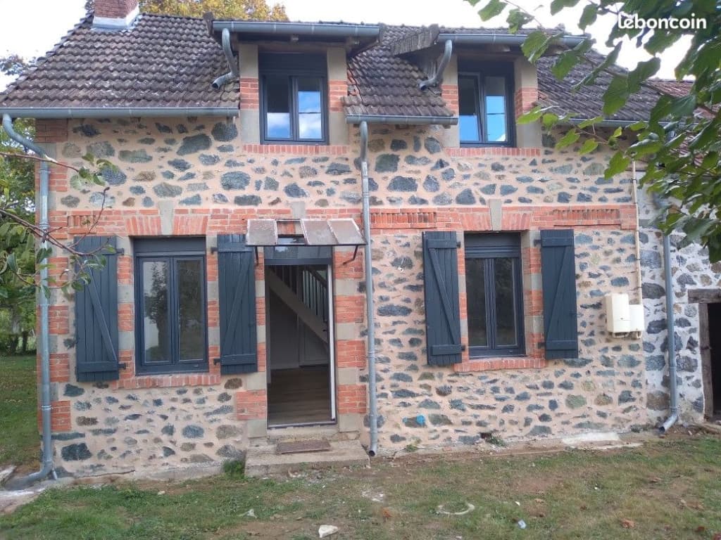 MAISON A LOUER située à Naves