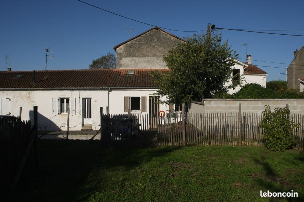 Maiosn proche du fleuve charente