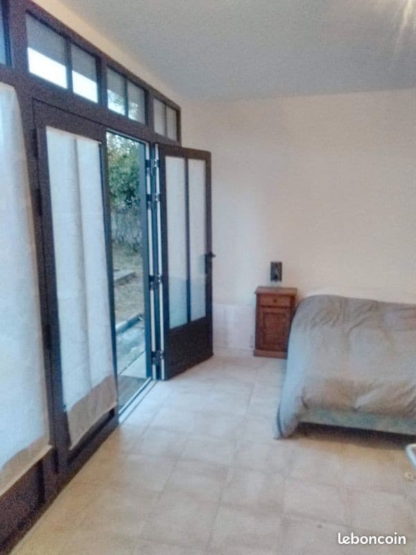 Logement charges comprises