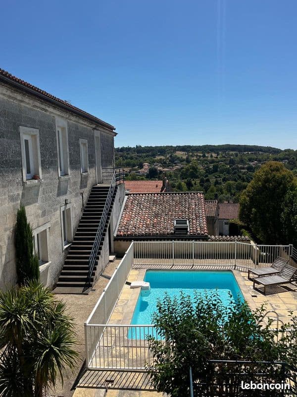 T2 avec jardin et piscine