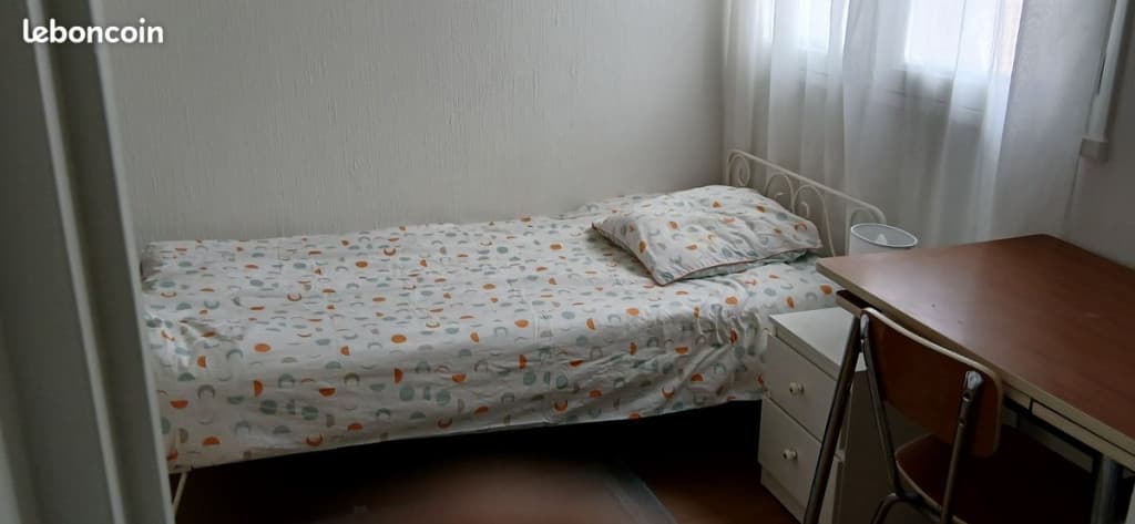 Mini studio meublé 12m2 tres bon etat proche Saint Sernin