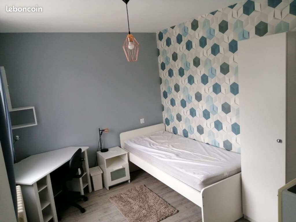 Chambre indépendante meublée pour étudiante