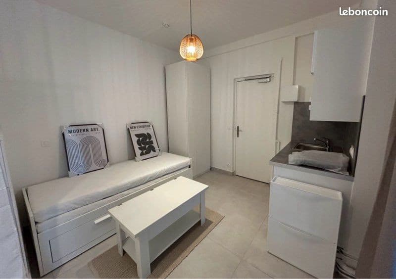 Studio meublé rénové – Lumineux