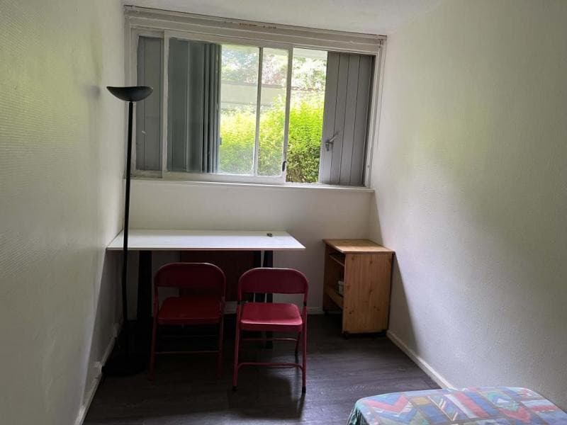 Location Chambre meublée proche commerces à Ville d'Avray - 350 € - 11 m²