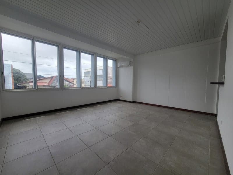 Appartement T4 entièrement climatisé – Centre-ville de Cayenne