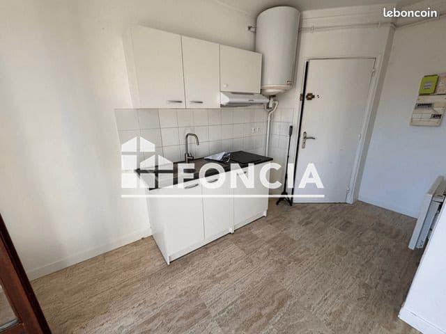 Studio 1 pièce 14 m²