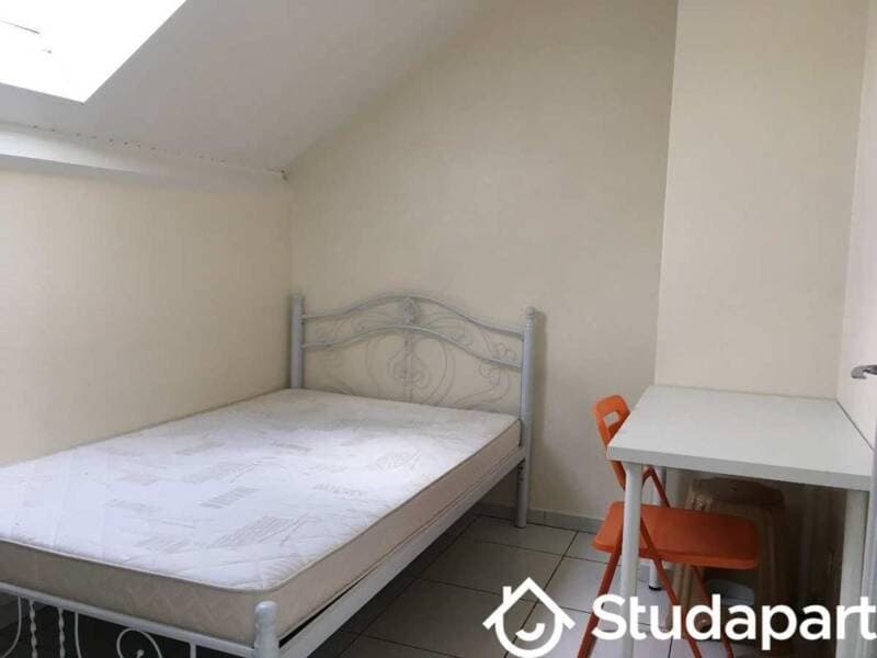 Chambre 1 pièce 9 m²