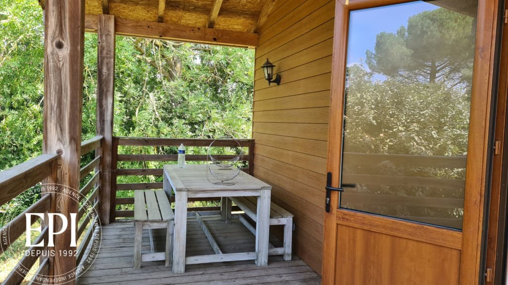 Petit chalet au coeur du village d'Alairac