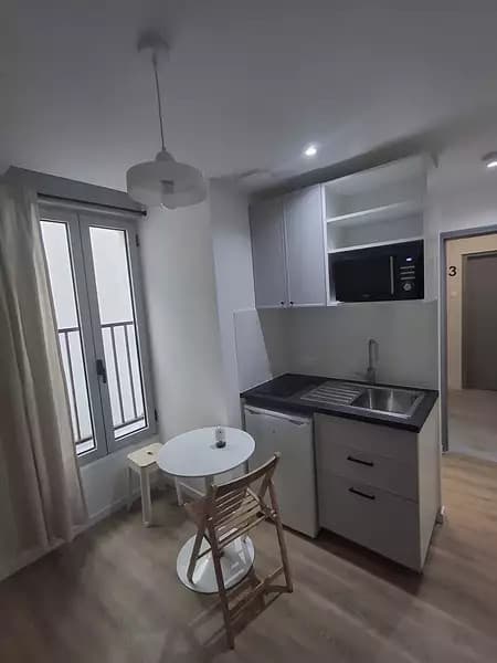 Location appartement 1 pièce 11,36 m² Paris 18ème - Superimmo