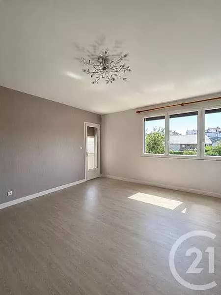 Location appartement 3 pièces 66 m² Aurillac (15000) - Superimmo