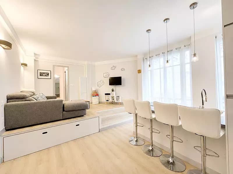 Location appartement 1 pièce 33 m² Paris 1er - Superimmo