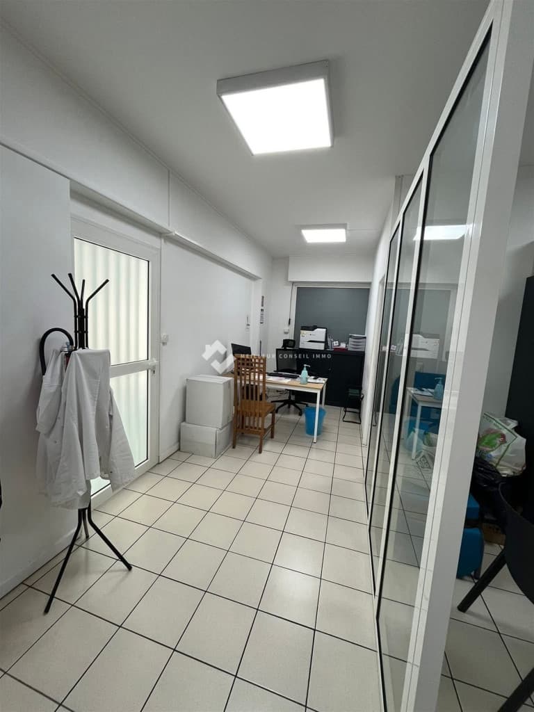 Local professionnel d'environ 60 m² à louer en plein coeur de