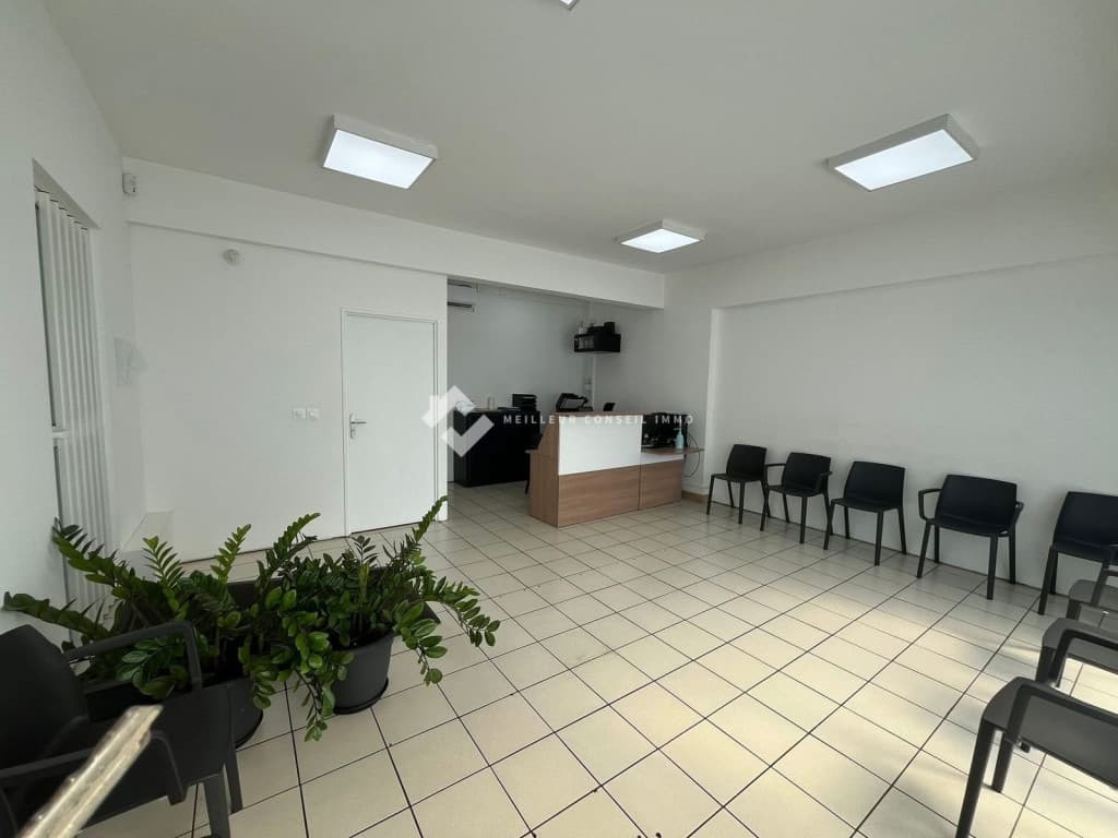 Local professionnel d'environ 35 m², à louer en plein coeur de