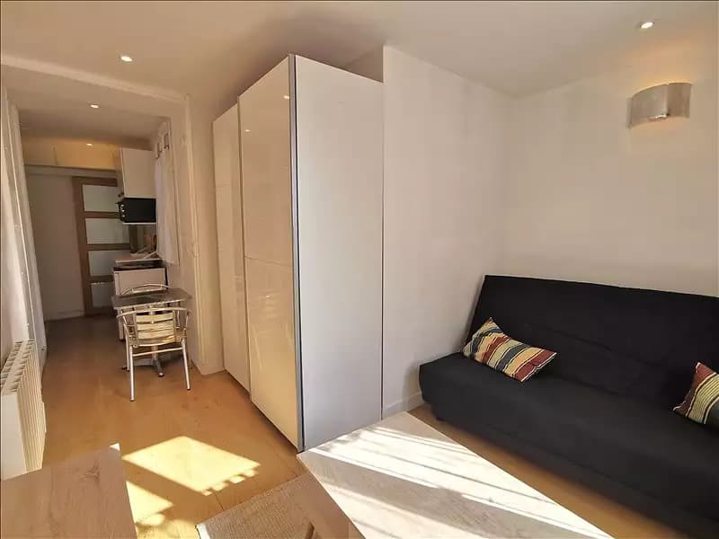 Location appartement 1 pièce 19 m² Paris 18ème - Superimmo