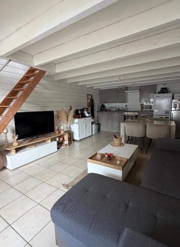 Appartement de 2 pièces en duplex avec jardin commun à P