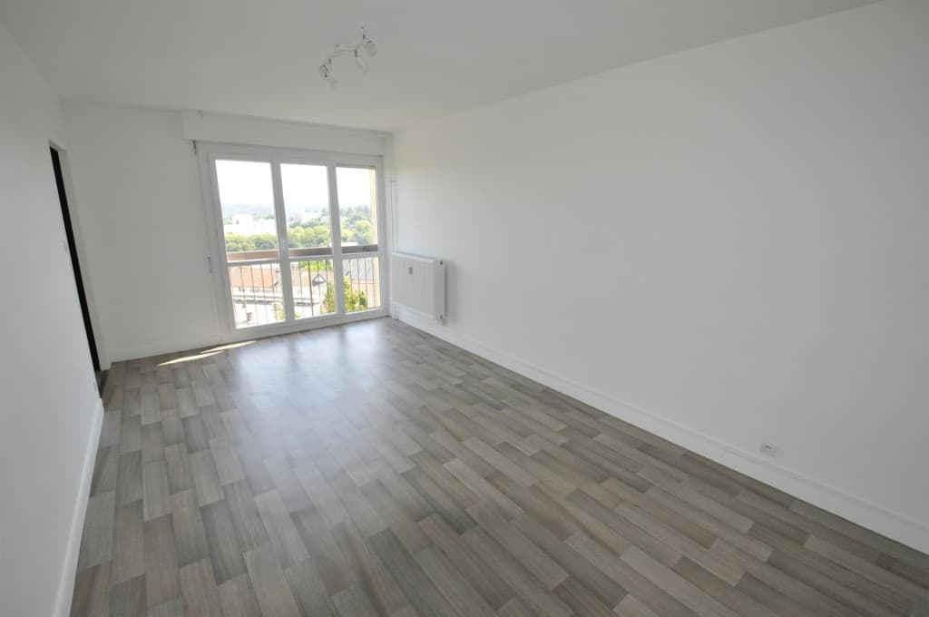 Studio refait à neuf Quartier perrin dans résidence sécurisée